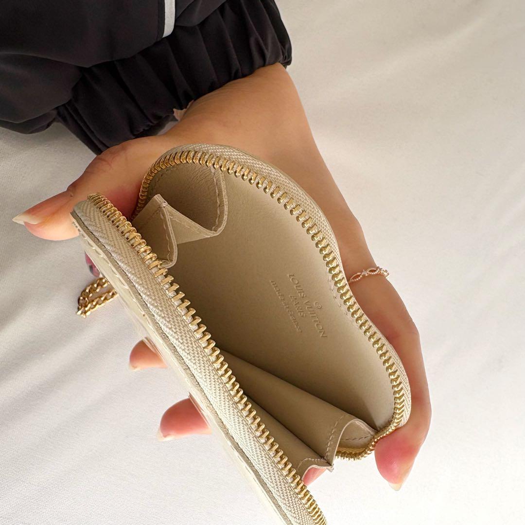 ④Louis Vuitton アイボリー ハート型ケース