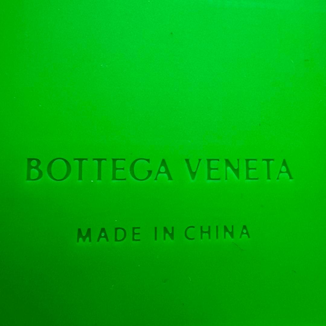 【美品】ボッテガヴェネタ イントレチャート iPhone15Pro ケース 緑色