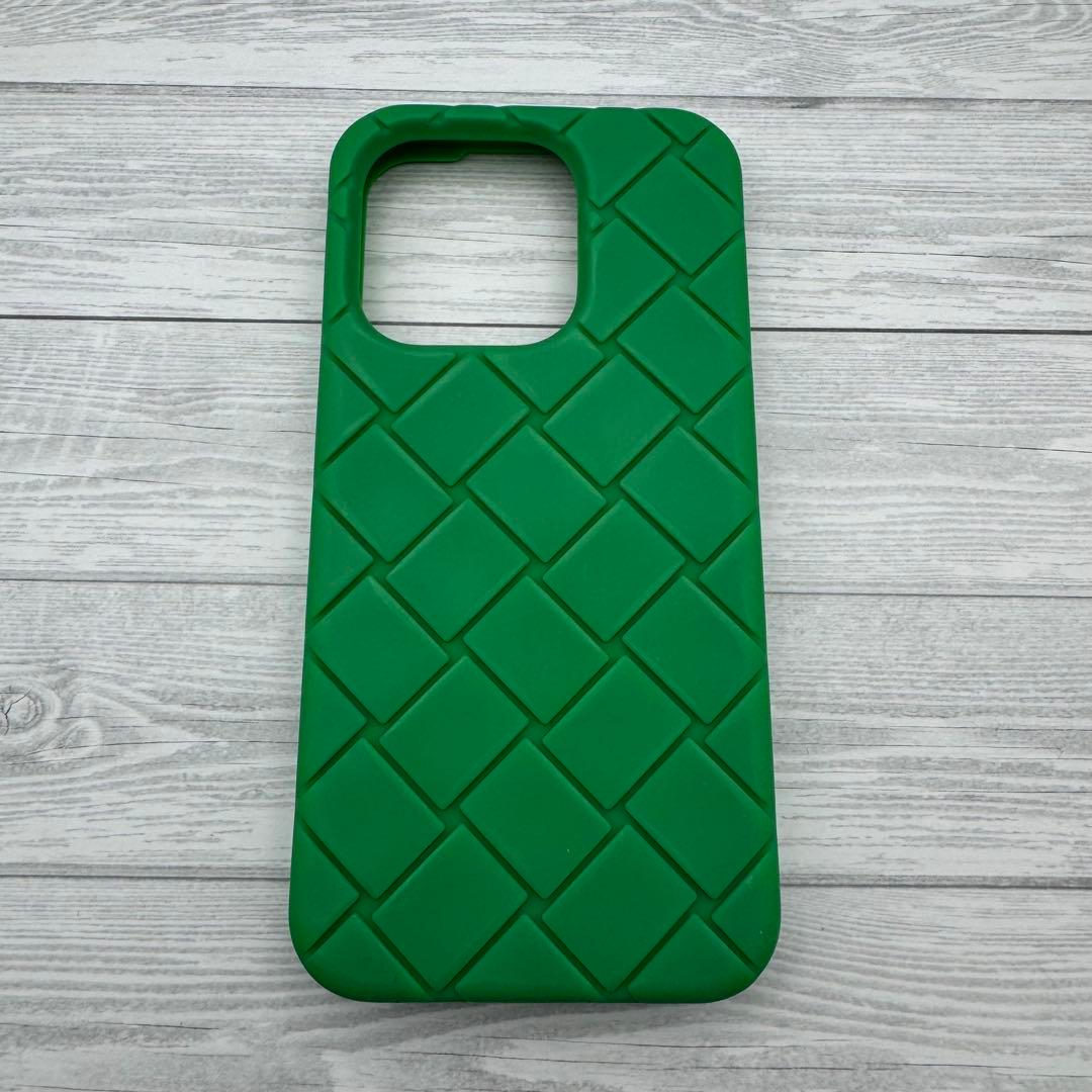【美品】ボッテガヴェネタ イントレチャート iPhone15Pro ケース 緑色