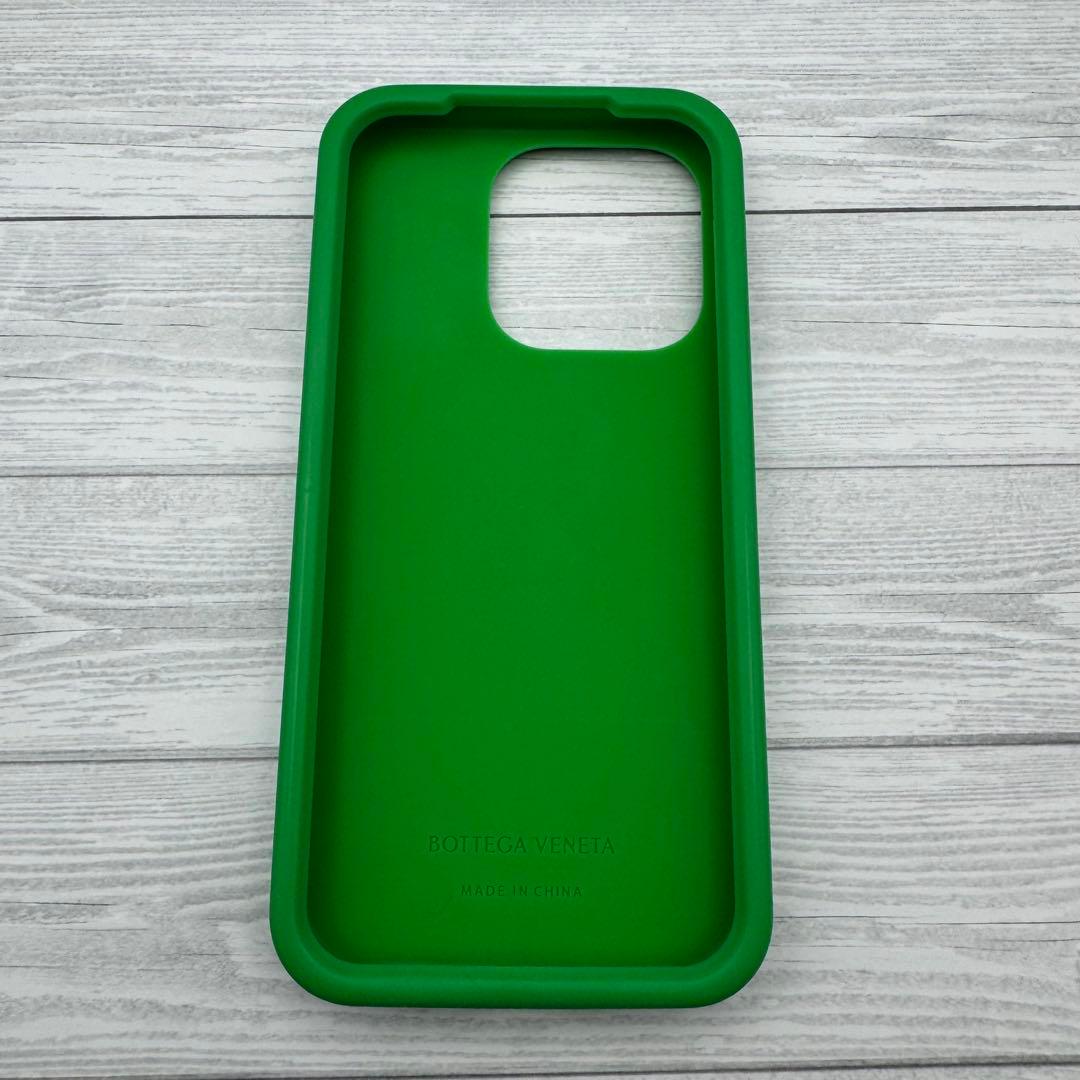 【美品】ボッテガヴェネタ イントレチャート iPhone15Pro ケース 緑色