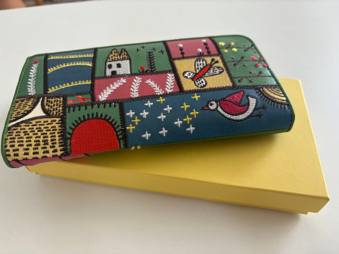 ホコモモラ L字ファスナー長財布