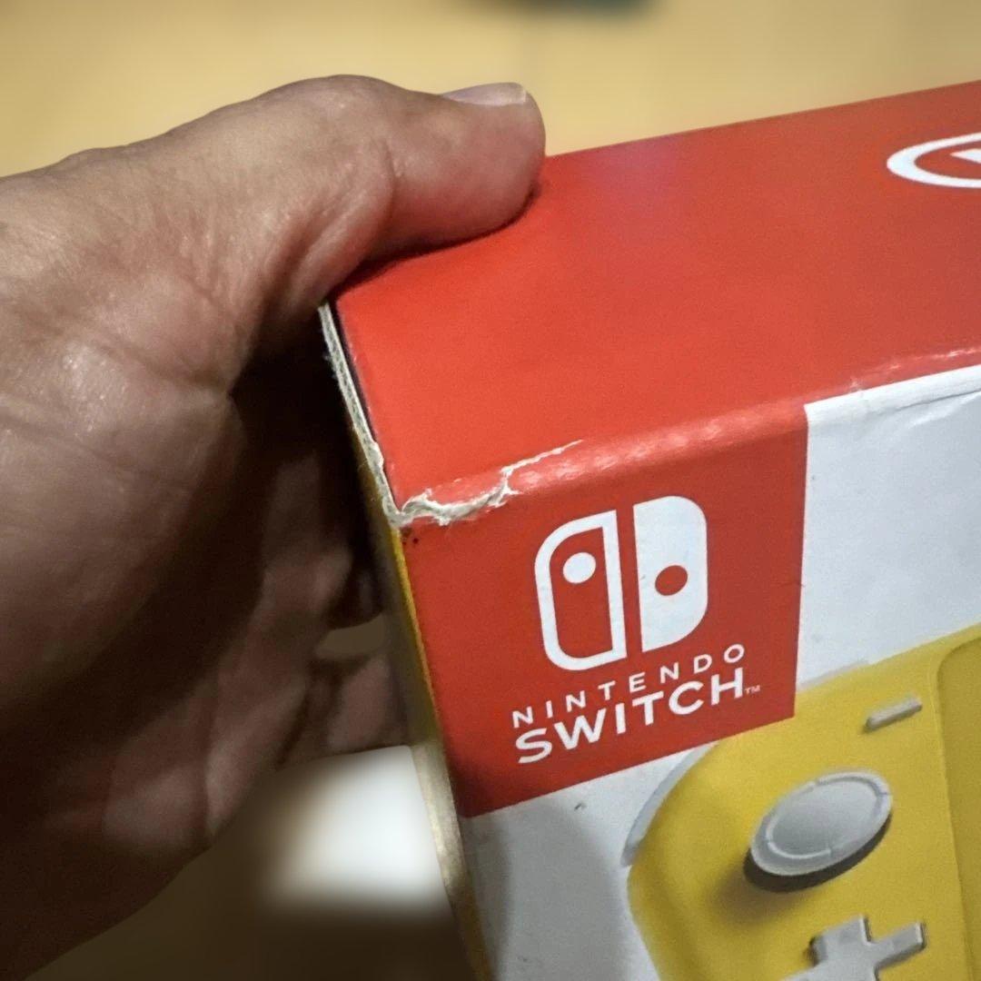 Nintendo Switch Lite イエロー　新品　箱破れあり