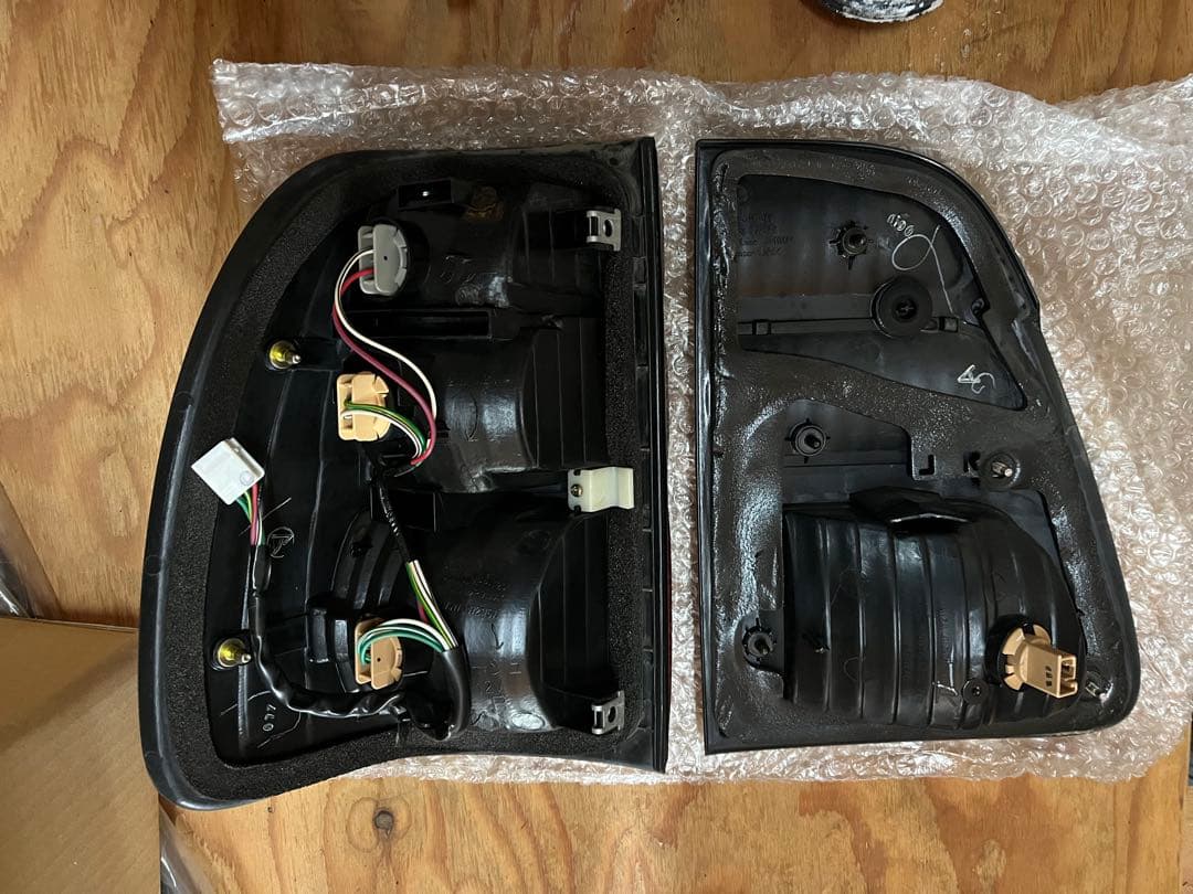 テールランプ 左右セット ランクル100 前期　内外一式