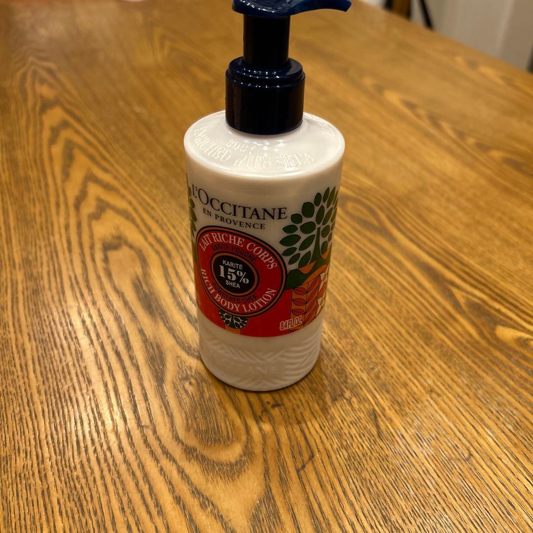 ロクシタン　ハンドクリーム　ボディローション　ルミナスパウダー