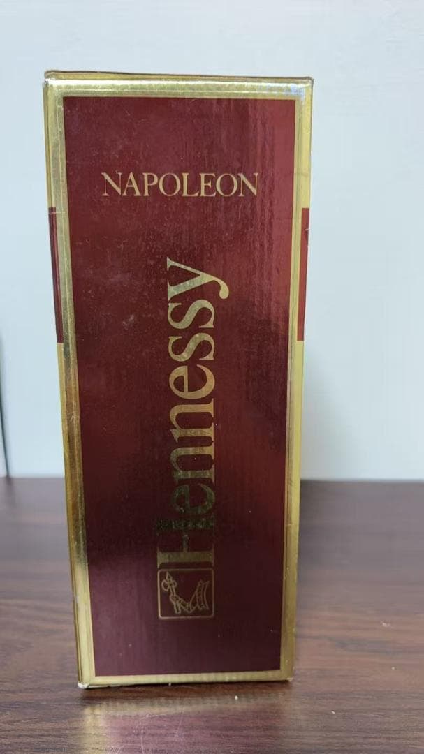 未開栓 ヘネシー ナポレオン コニャック 金キャップ 700ml 40% 箱付き