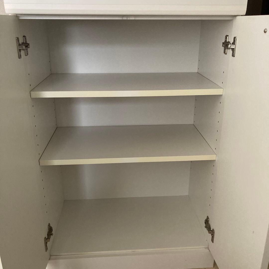 ホワイト ガラス扉付き収納 食器棚
