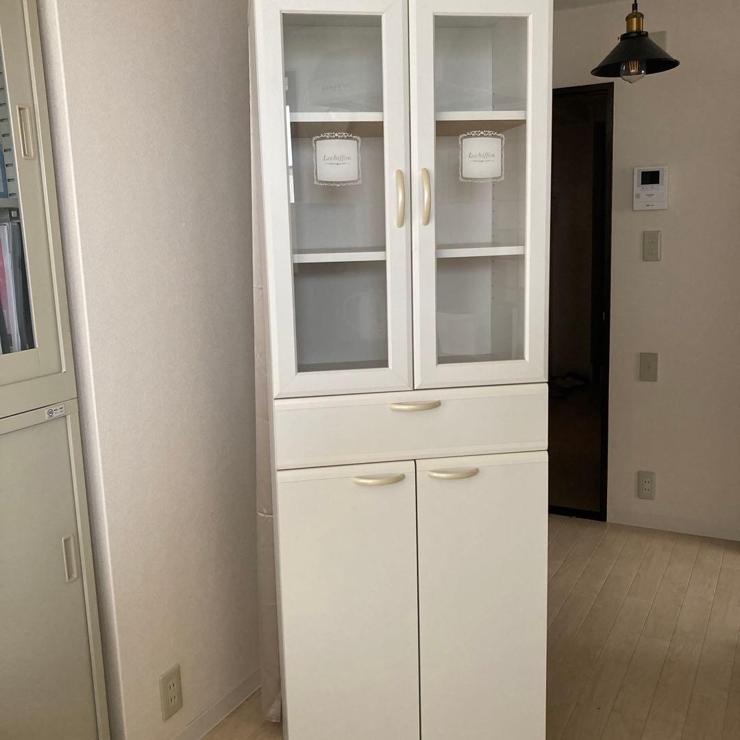 ホワイト ガラス扉付き収納 食器棚