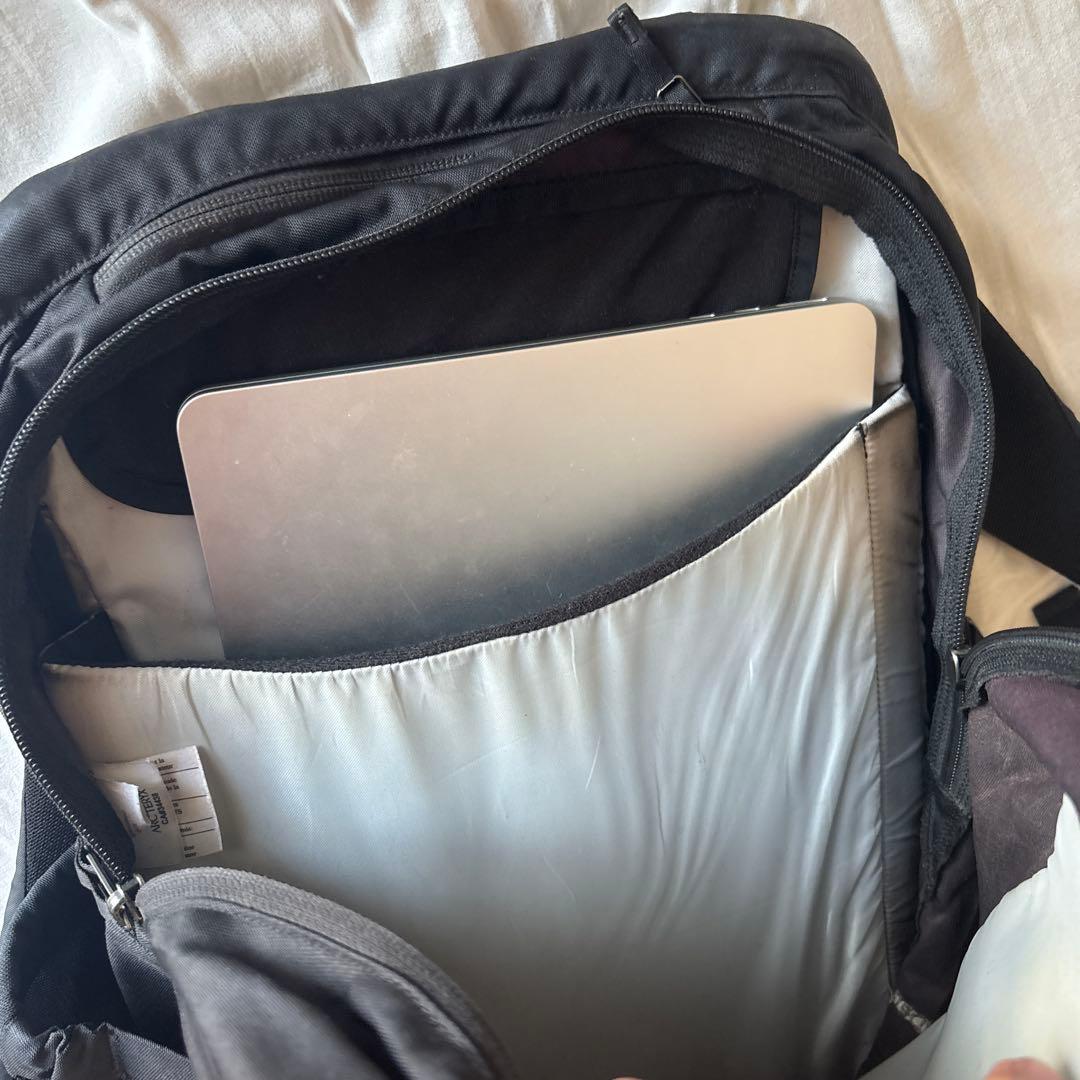 アークテリクス PENDER ペンダー　廃盤　ブラック 通学　通勤　リュック