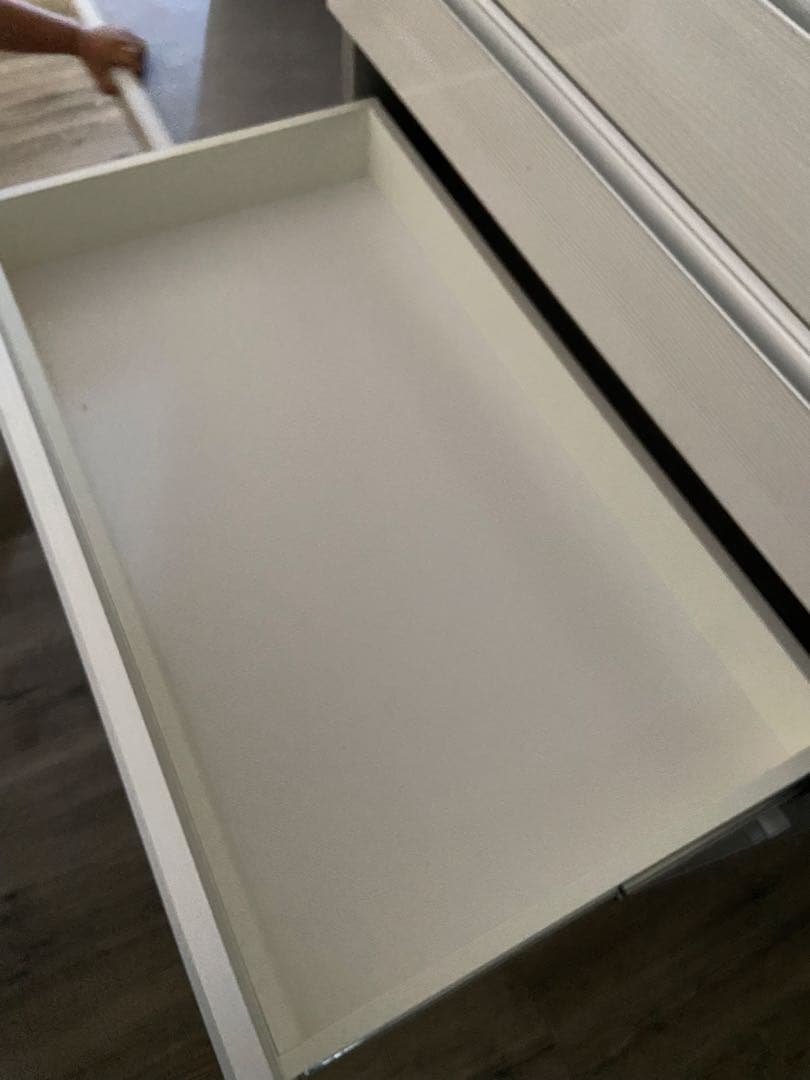 グレーの食器棚 4引き出し 3棚、カップボード、キッチン収納