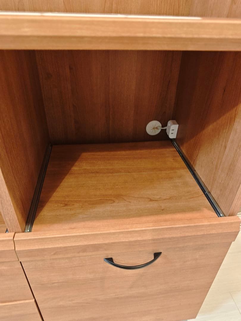 食器棚　木目調キャビネット ガラス扉付き