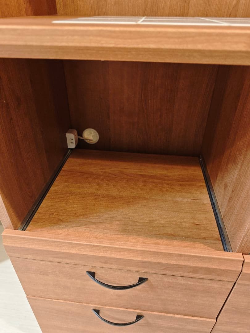 食器棚　木目調キャビネット ガラス扉付き