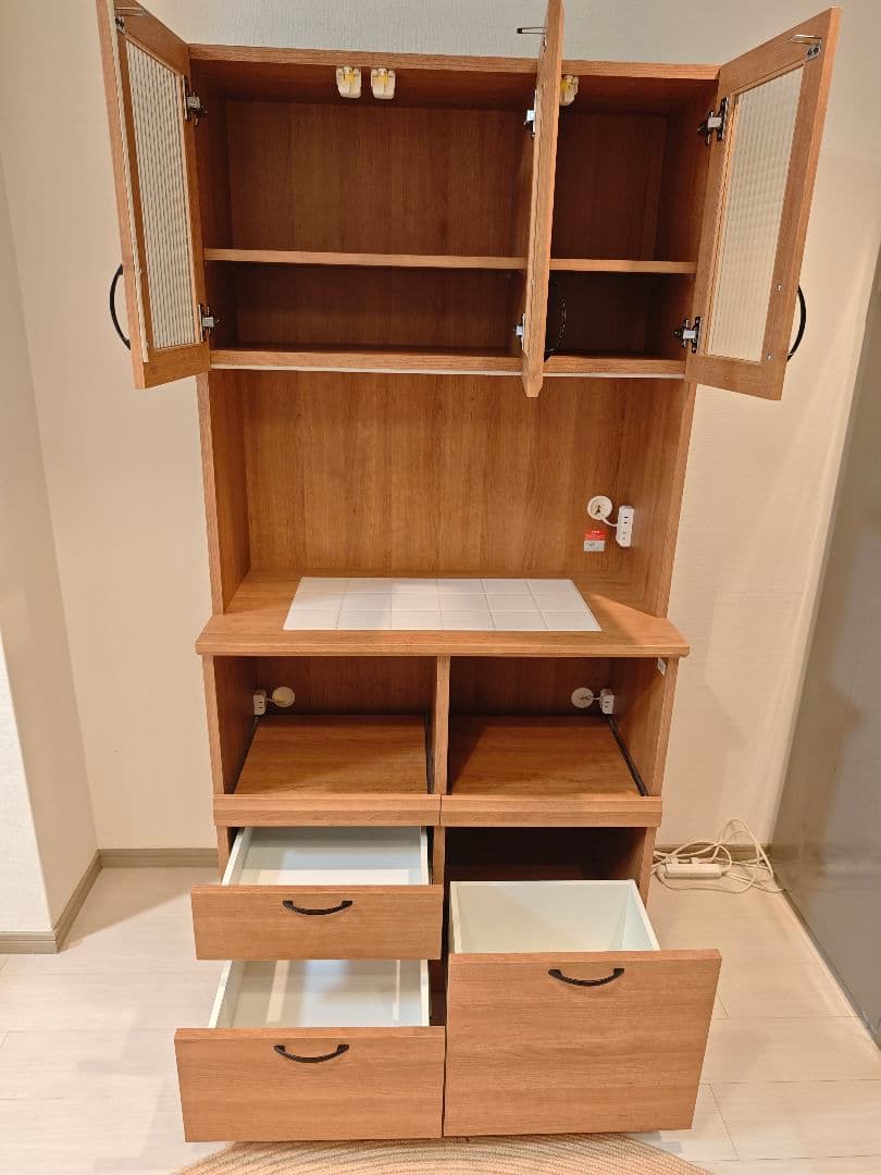 食器棚　木目調キャビネット ガラス扉付き