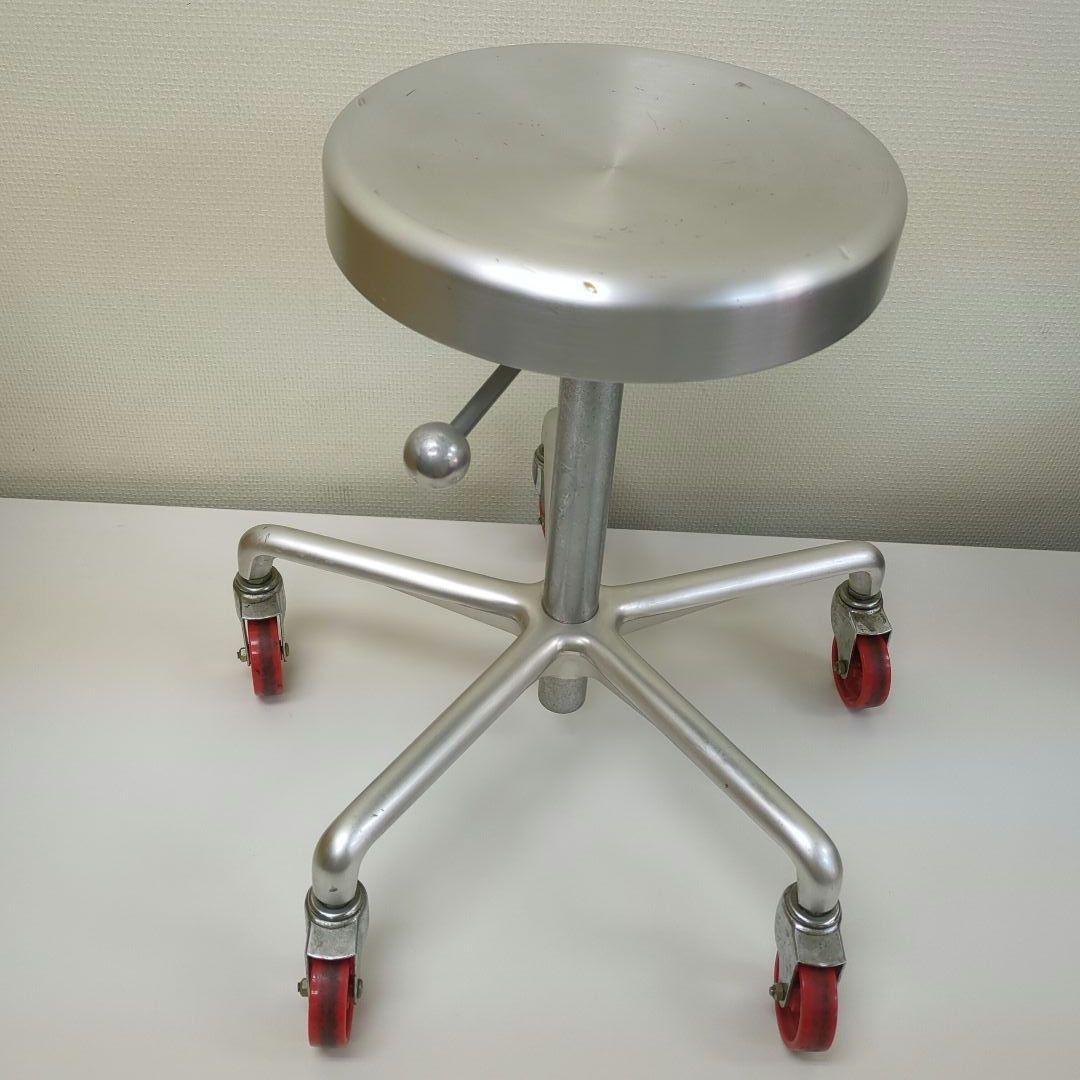 タカラベルモント アルミ Dスツール 赤キャスター