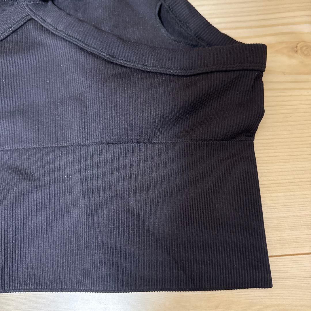 新品タグなし　極美品　Alo yoga Mサイズ