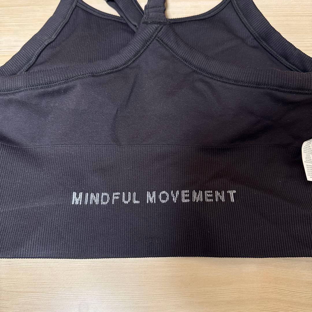 新品タグなし　極美品　Alo yoga Mサイズ