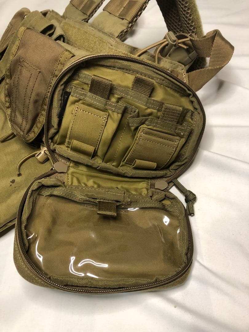 5.11タクティカルのチェストリグ&タスマニアンタイガーポーチ類その他ポーチ付き