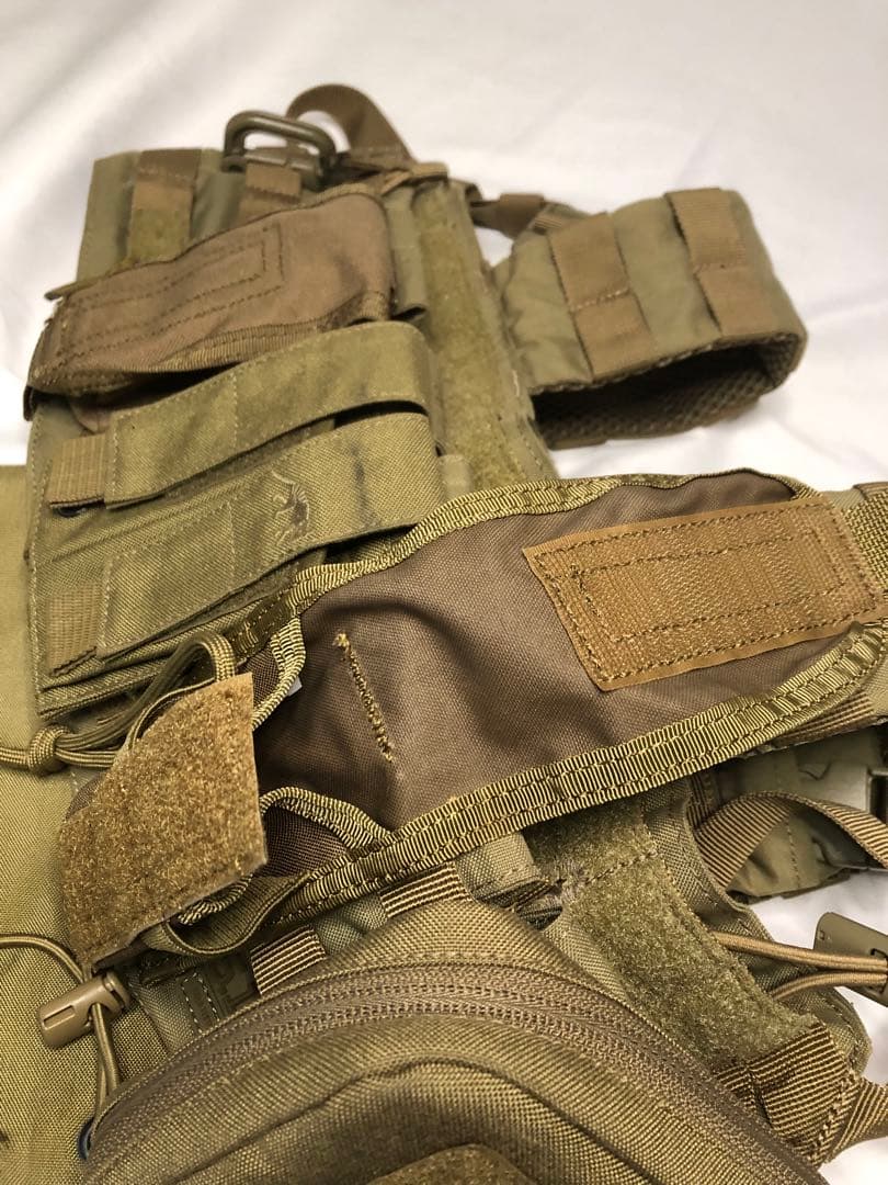 5.11タクティカルのチェストリグ&タスマニアンタイガーポーチ類その他ポーチ付き