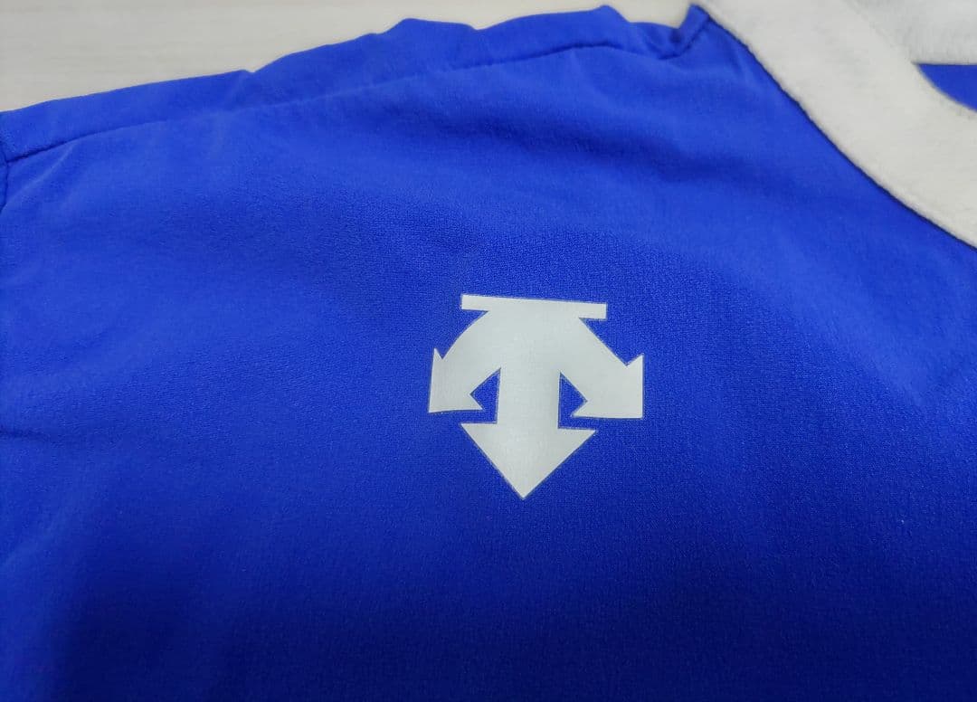 横浜DeNAベイスターズ　アップジャケット　DESCENTE