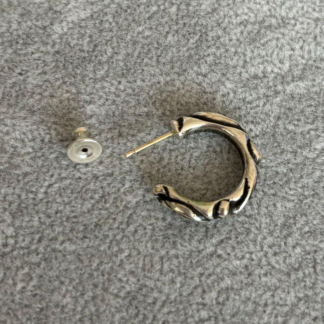 クロムハーツ スクロールフープピアス (片耳用)