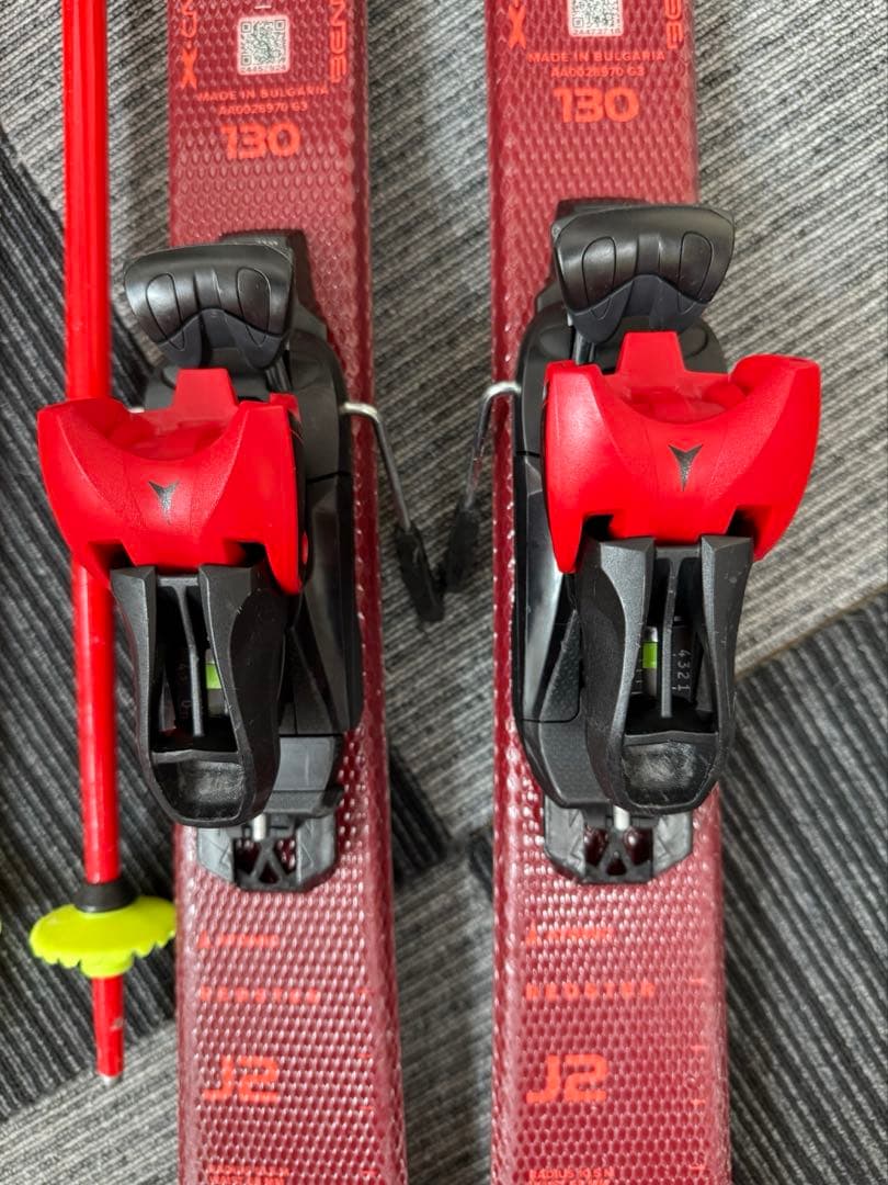 ATOMIC アトミック スキー板、ビンディング、ストック3点、スキーケースつき