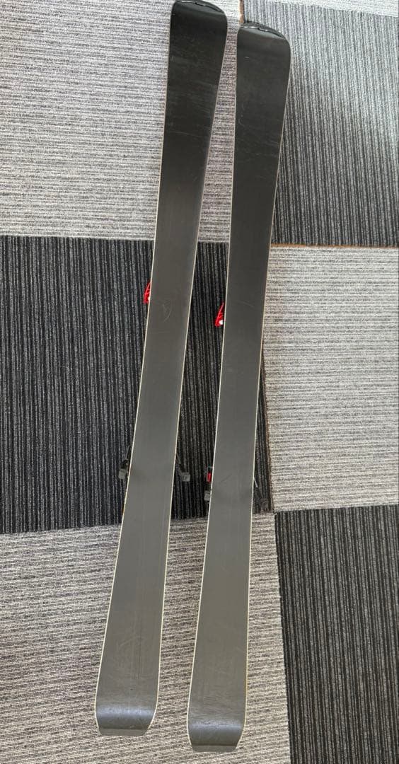 ATOMIC アトミック スキー板、ビンディング、ストック3点、スキーケースつき