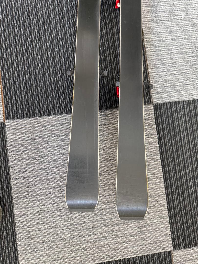 ATOMIC アトミック スキー板、ビンディング、ストック3点、スキーケースつき