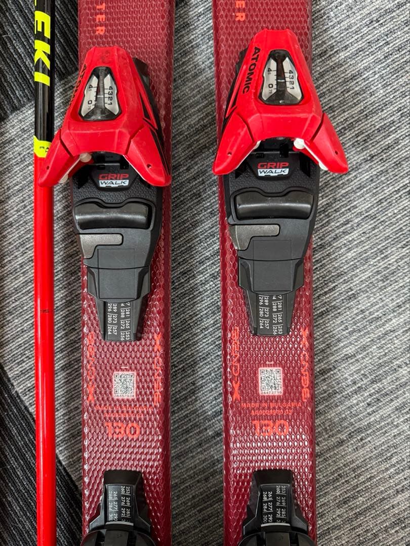 ATOMIC アトミック スキー板、ビンディング、ストック3点、スキーケースつき