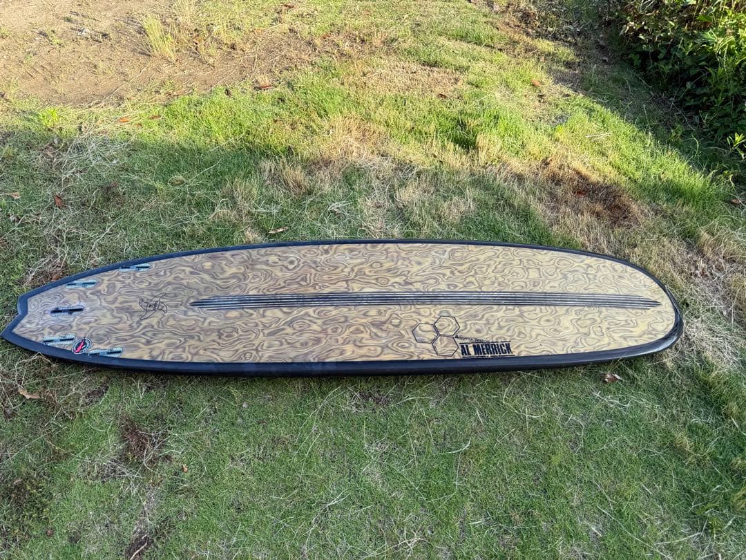 【てっちゃん】定価20万近く　サーフボード　ミッドレングス7'2\"