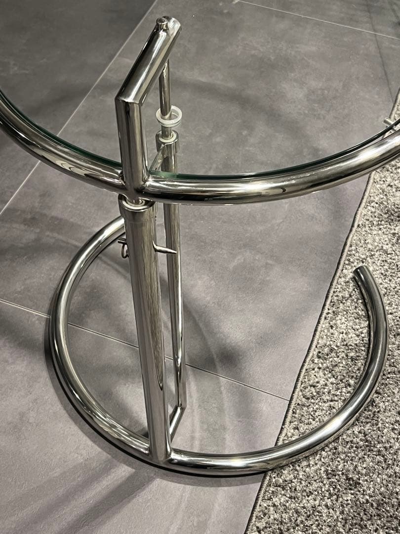 リプロダクト　アイリーン・グレイ　クラシコン　アジャスタブルテーブル ガラス