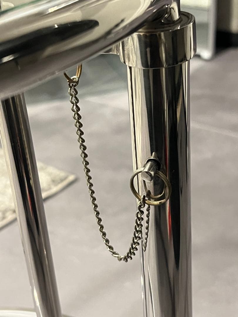 リプロダクト　アイリーン・グレイ　クラシコン　アジャスタブルテーブル ガラス