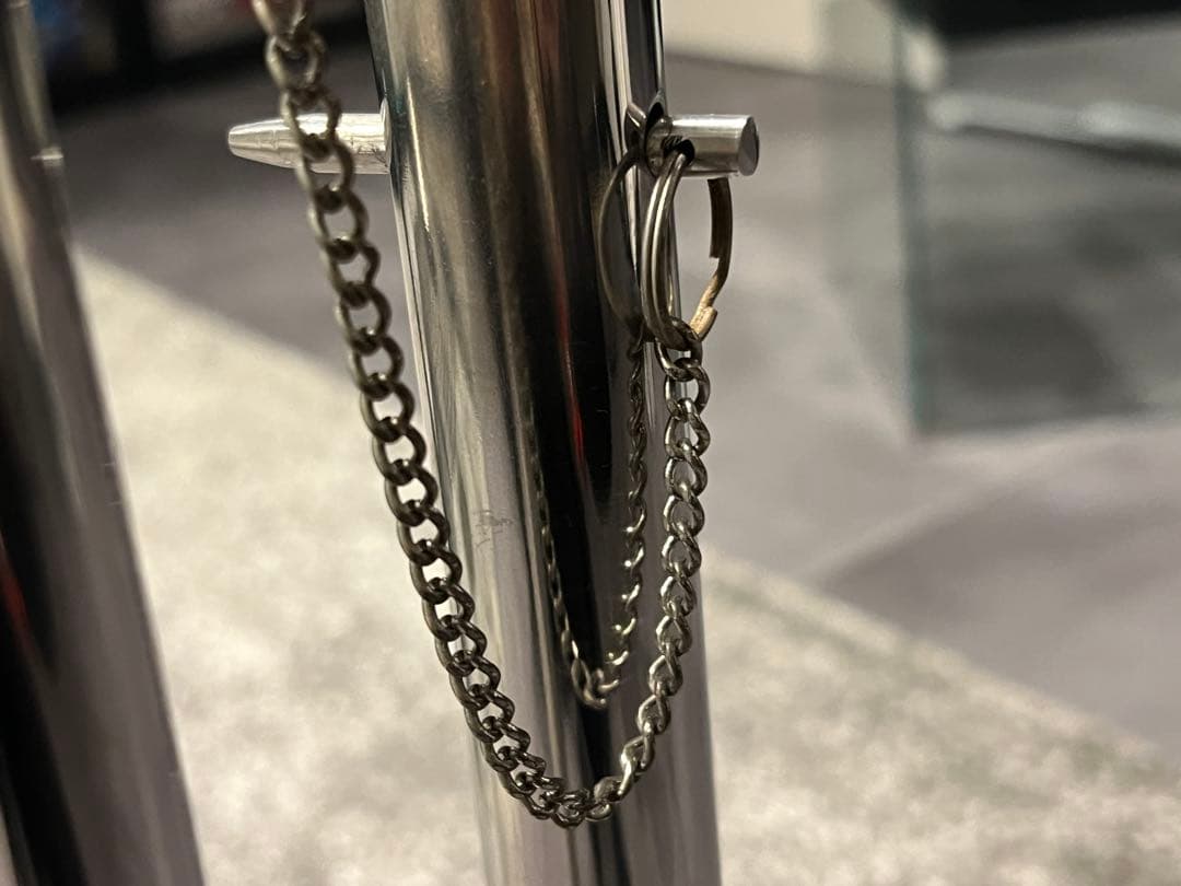 リプロダクト　アイリーン・グレイ　クラシコン　アジャスタブルテーブル ガラス