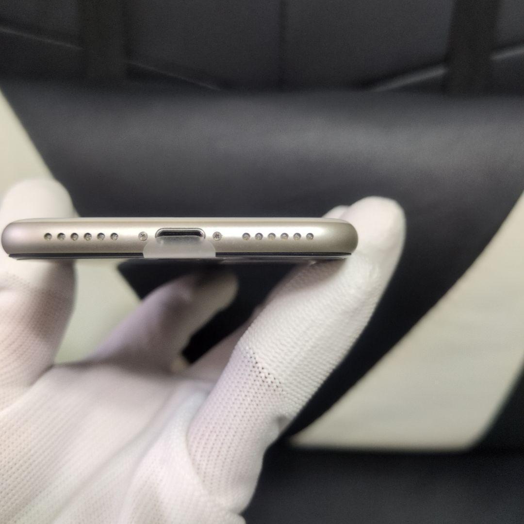 79 画面新品 iPhone　SE 第3世代　128gb 白　SIMフリー　ホワ