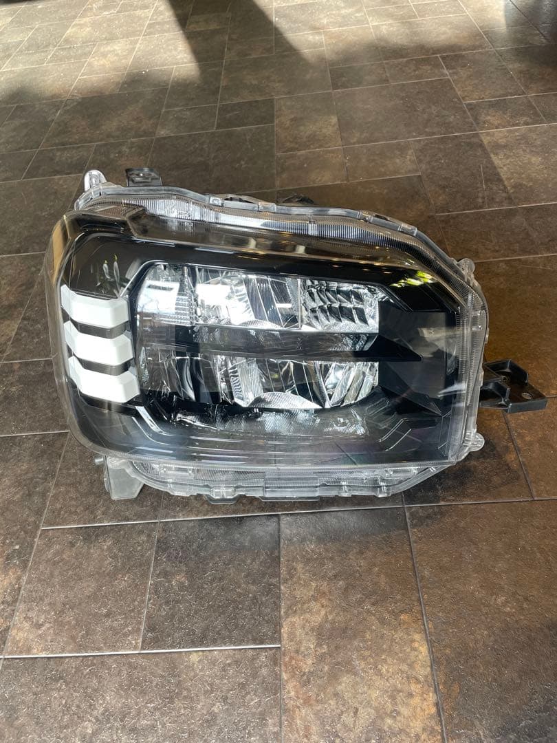 タフト　ヘッドライト