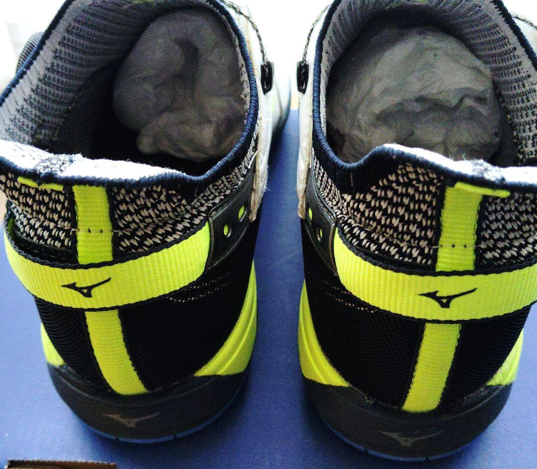 ミズノ ボアシステム搭載 ゴルフシューズ