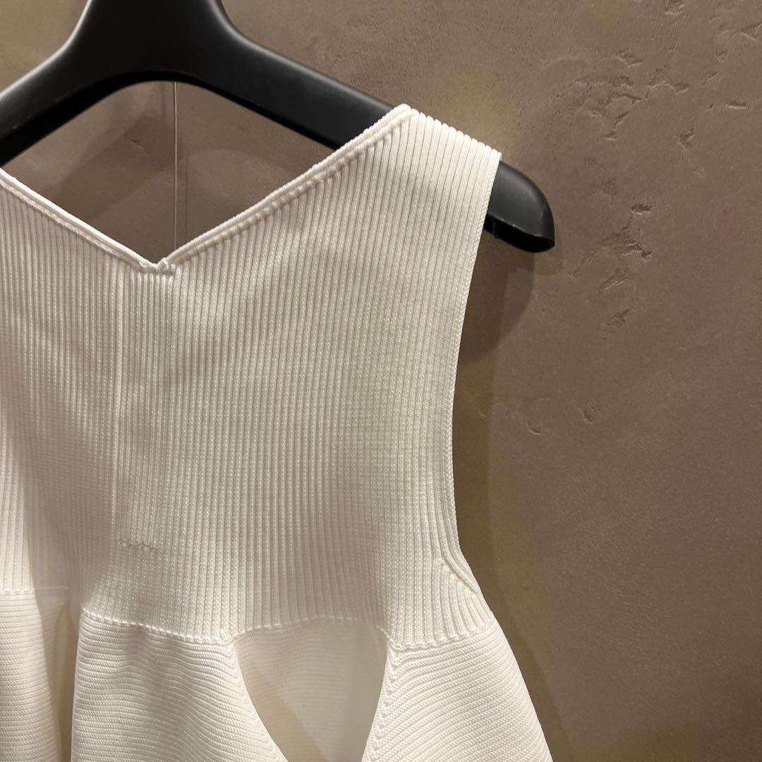 限定値下げCFCL 美品！　ホワイト Vネック ノースリーブ チュニック