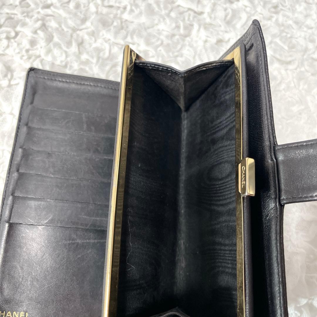 キャビアスキン　がま口　CHANEL レザー 長財布　フラップ　二つ折り　ココ