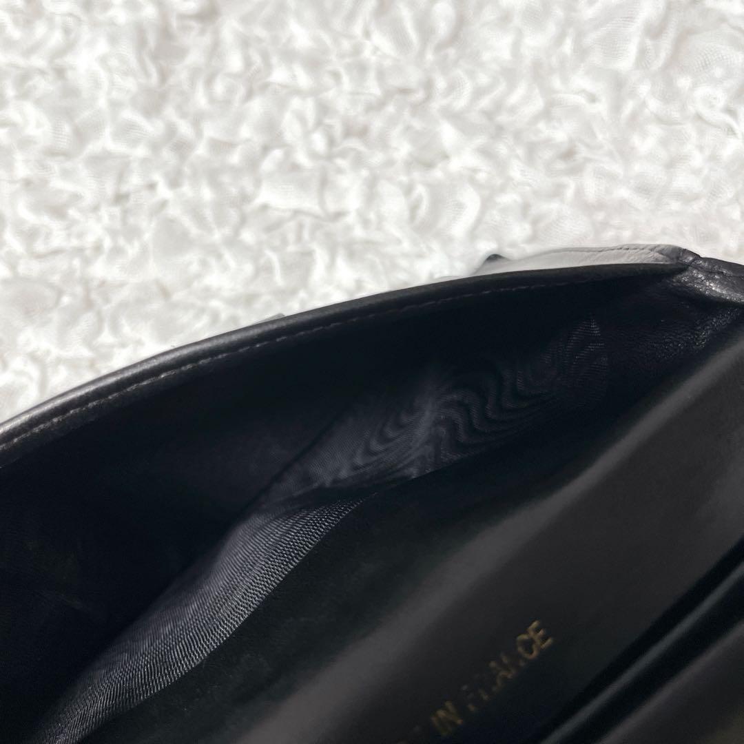 キャビアスキン　がま口　CHANEL レザー 長財布　フラップ　二つ折り　ココ