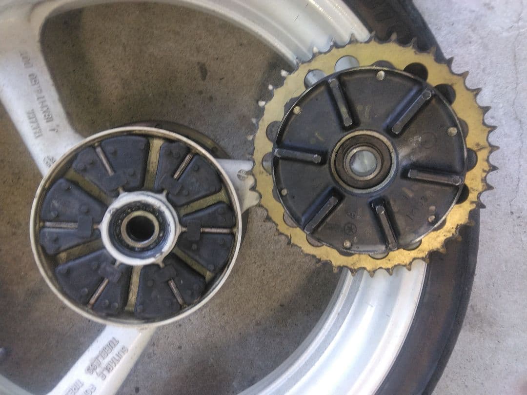 TZR250 3MAリアホイール