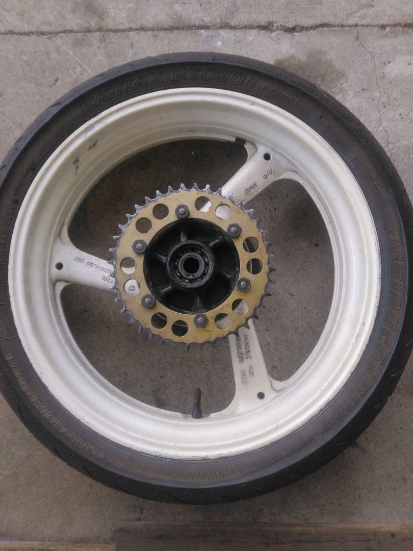 TZR250 3MAリアホイール