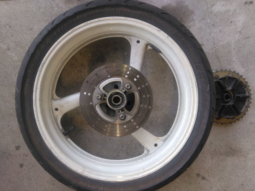 TZR250 3MAリアホイール