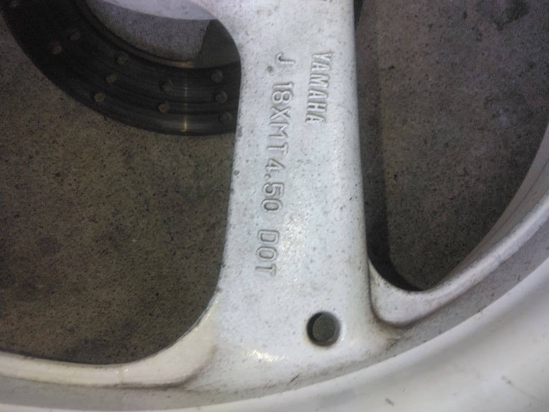 TZR250 3MAリアホイール