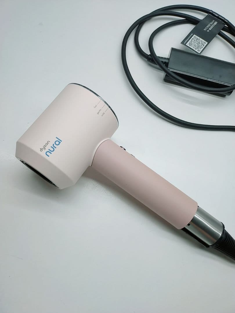 ほぼ未使用品☀最新モデル ダイソン ドライヤー HD16 Dyson