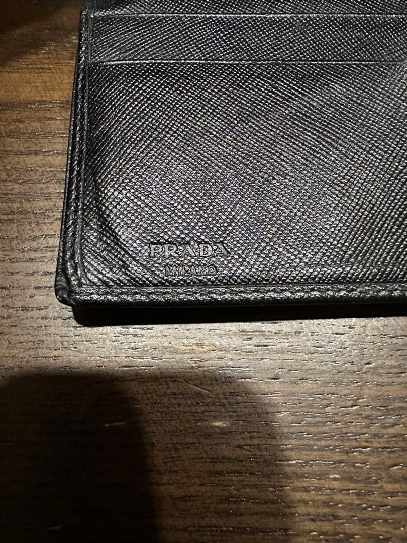 PRADA ブラック サフィアーノレザー 二つ折り財布