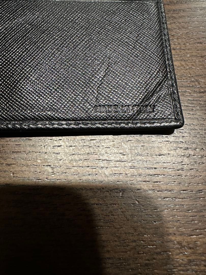 PRADA ブラック サフィアーノレザー 二つ折り財布