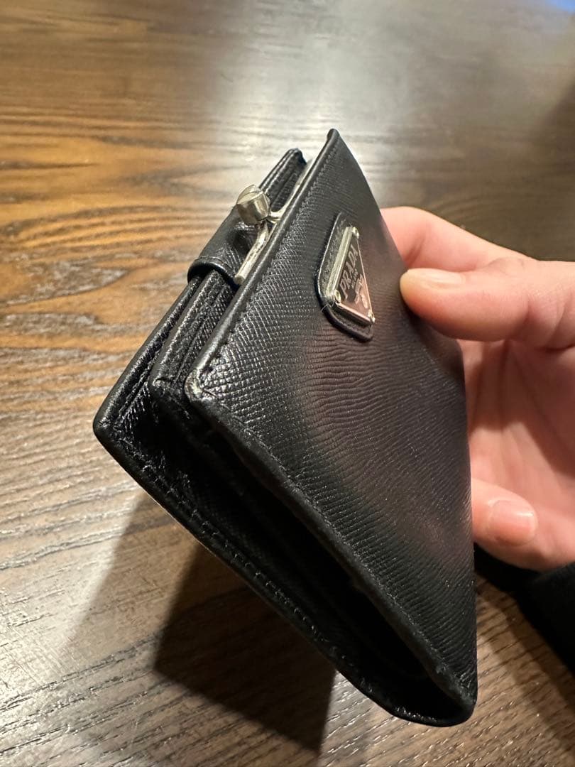 PRADA ブラック サフィアーノレザー 二つ折り財布