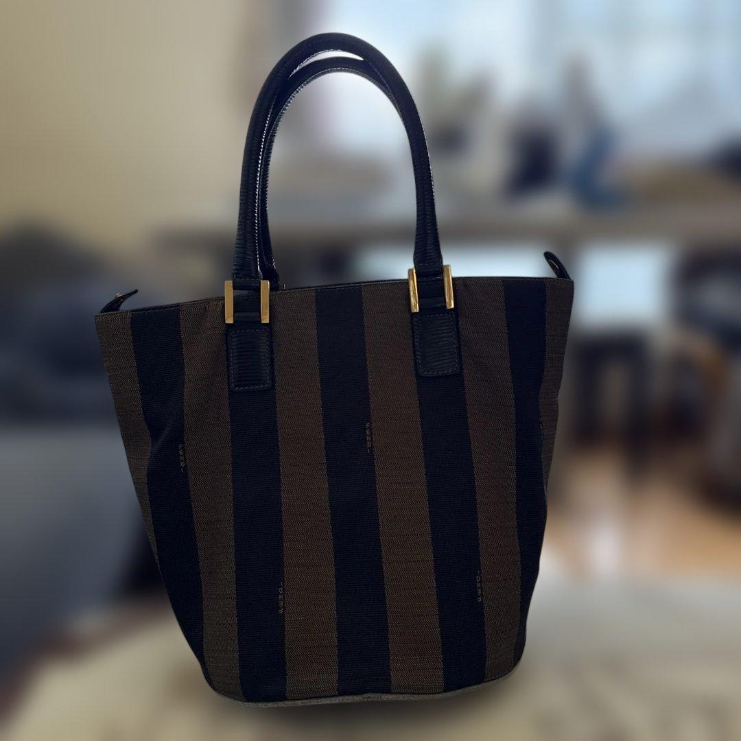 フェンディペカントートバッグ