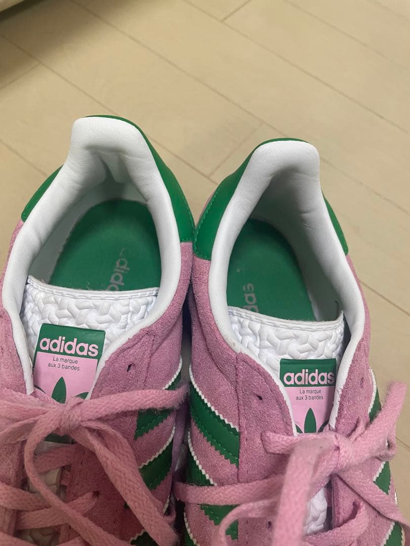 adidas Gazelle ピンク グリーン スニーカー