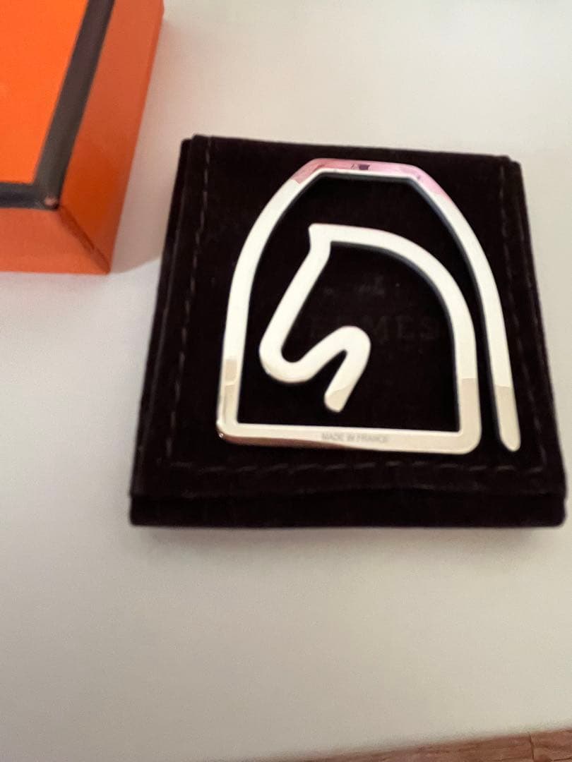 美品　エルメス HERMES エスケトル マネークリップ シルバーカラー 馬