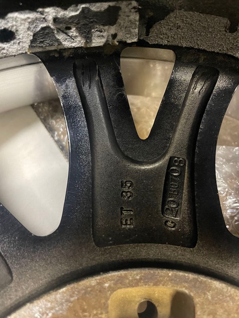 200系ハイエース6穴 139.7インチ 16インチ　6.5J +35ミリ