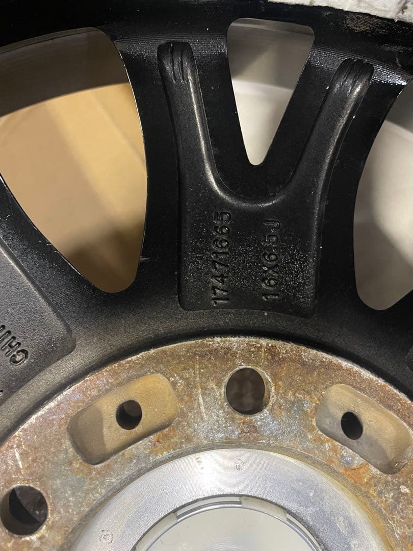 200系ハイエース6穴 139.7インチ 16インチ　6.5J +35ミリ